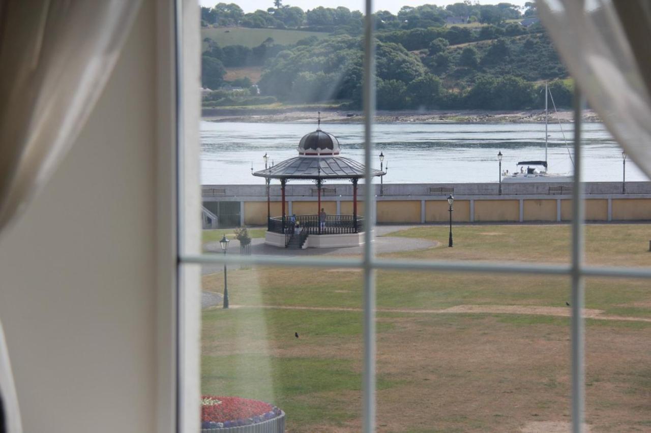 Walter Raleigh Hotel Youghal Bagian luar foto