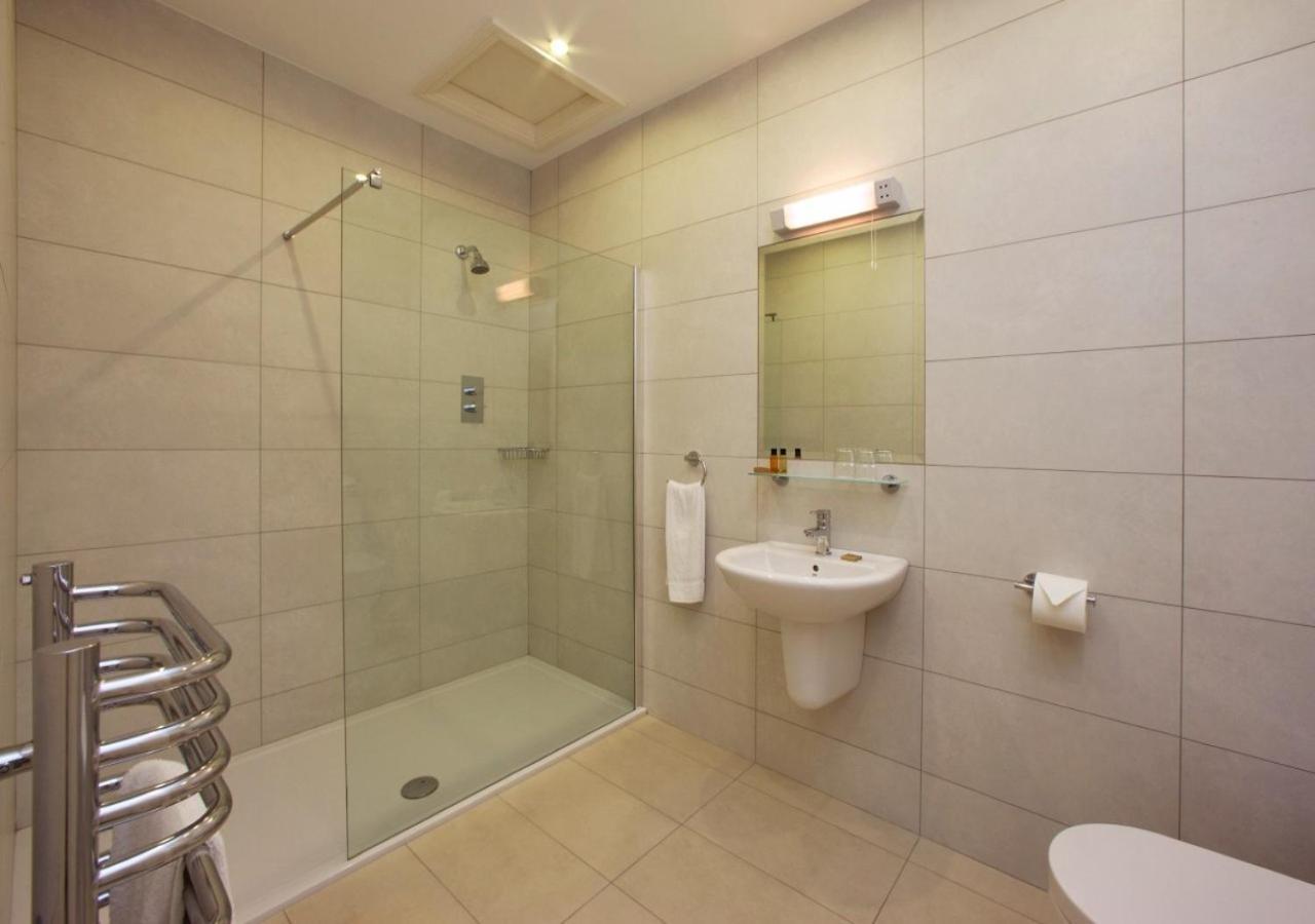Walter Raleigh Hotel Youghal Bagian luar foto