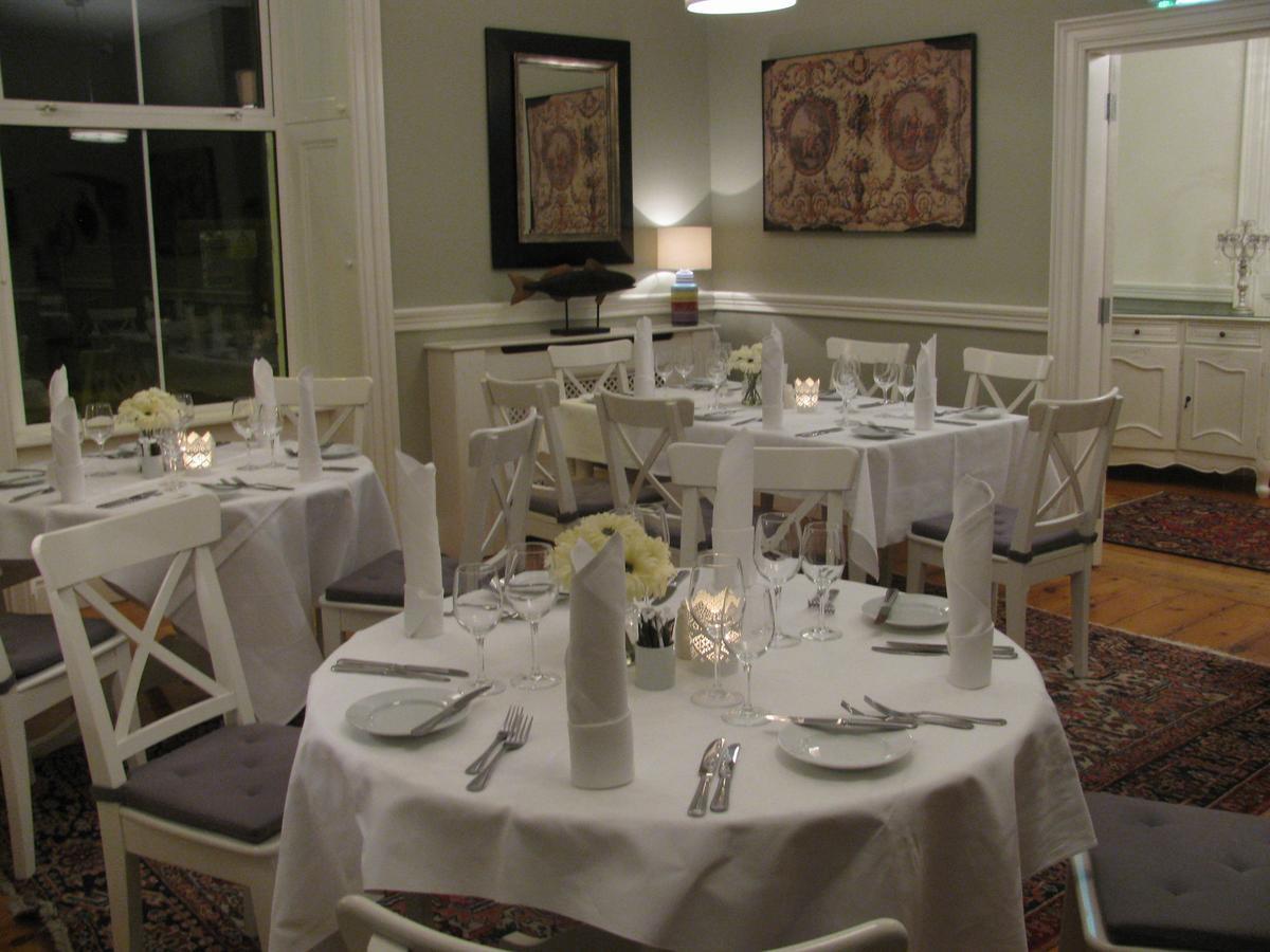 Walter Raleigh Hotel Youghal Bagian luar foto